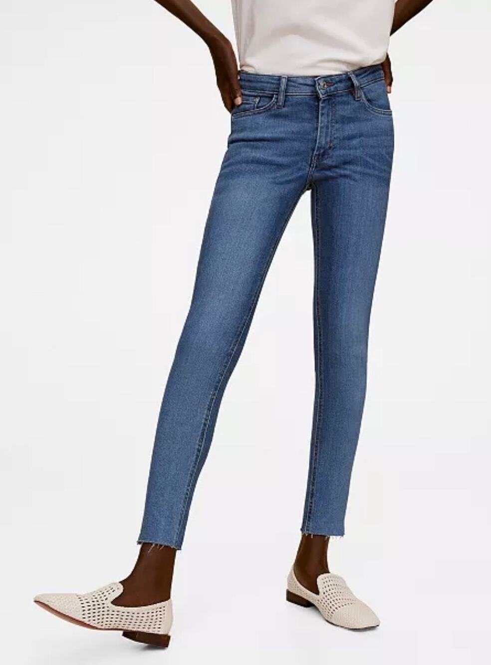 MNG Women's Crop Skinny Isa Jeans in Size 4. Medium Blue Wash